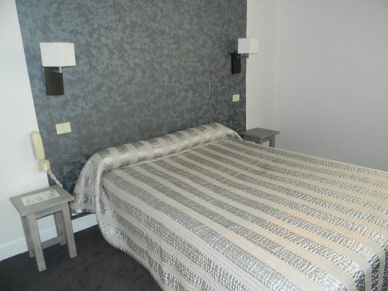 Brit Hotel Cahors - Le France Bagian luar foto