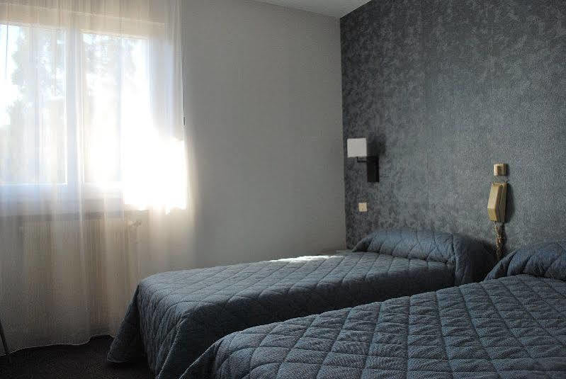 Brit Hotel Cahors - Le France Bagian luar foto
